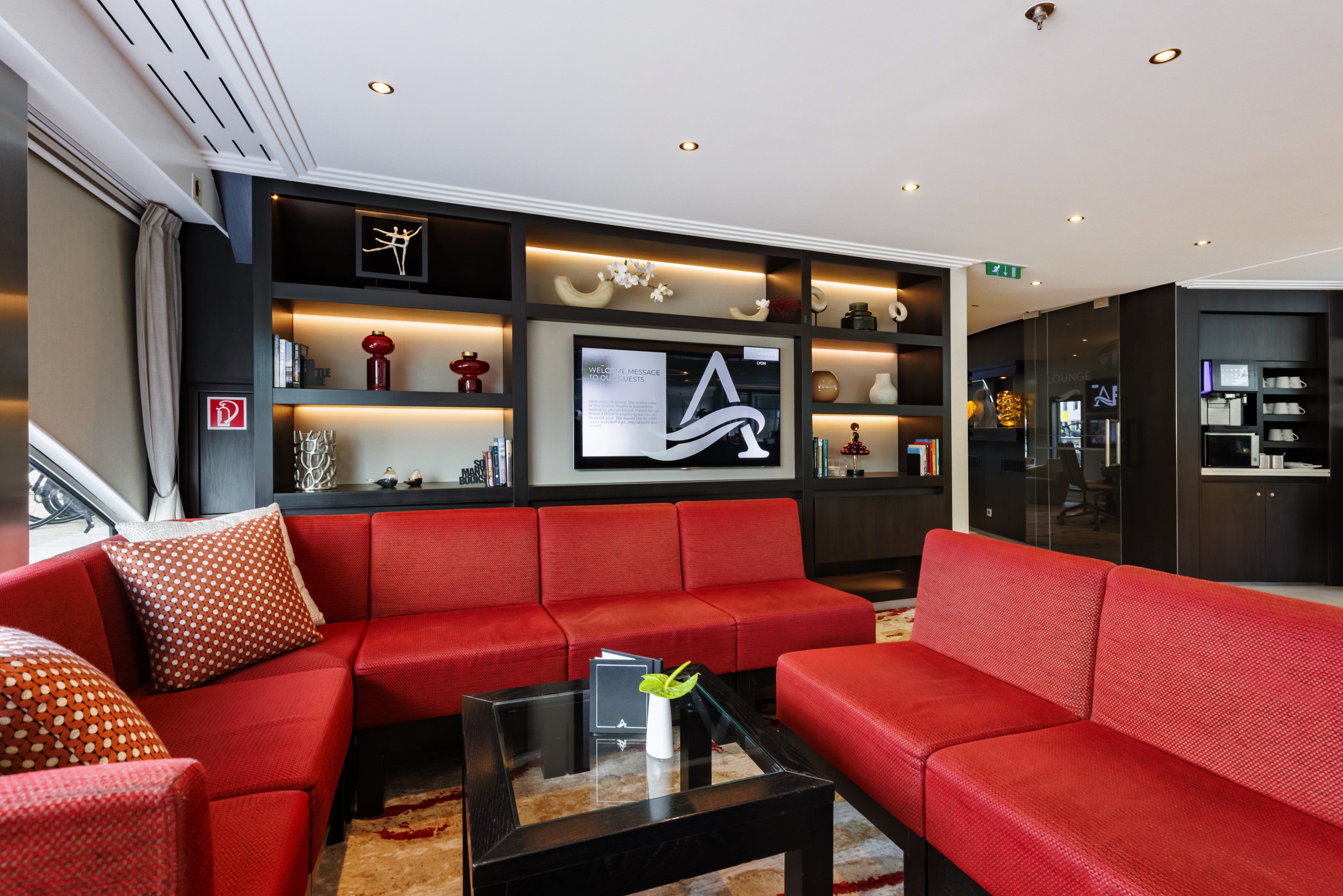 Avalon Poetry II - Panorama Lounge